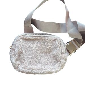 NEW Boutique Sherpa Teddy Fanny Pack Cream Crossbody Bag‎ Zip Closure